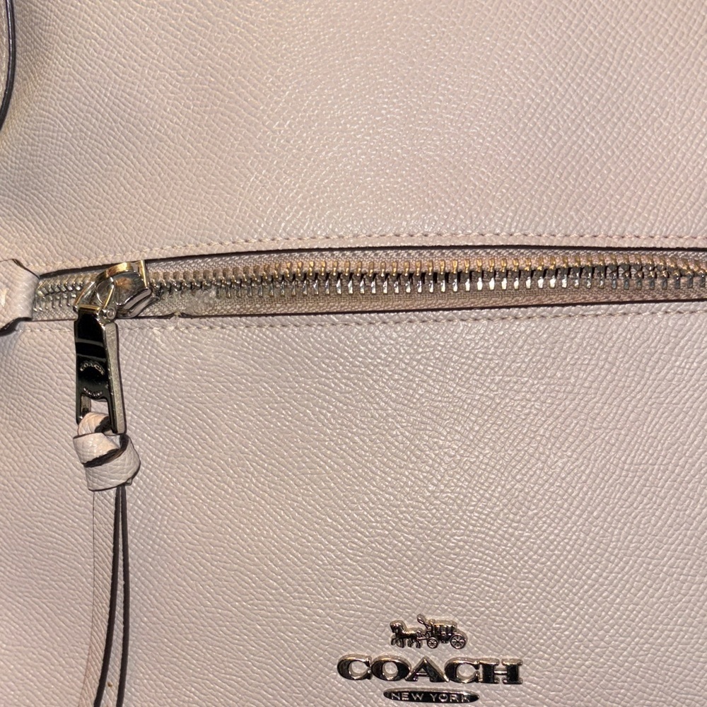 💐Coach Jordyn Backpack In Chalk With Gold Hardware💐 - Picture 4 of 15